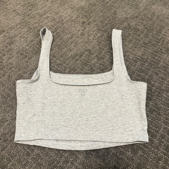 Aritzia TNA Laguna Tank - Picture 7 of 16